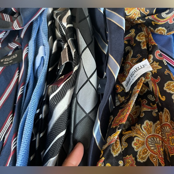 Assorted Dozen Men’s Silk Ties - Picture 6 of 8